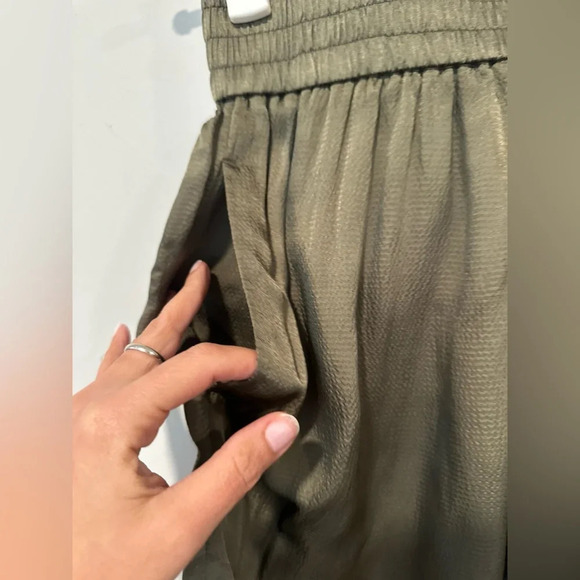 Everlane The Satin Pull-On 5" Short with Pockets Size XS. Olive Green T1022 - Picture 4 of 11